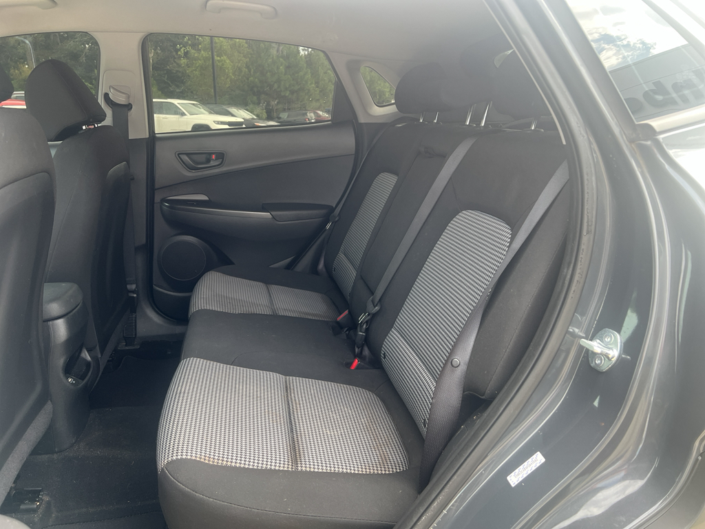 2023 Hyundai Kona SE photo 4