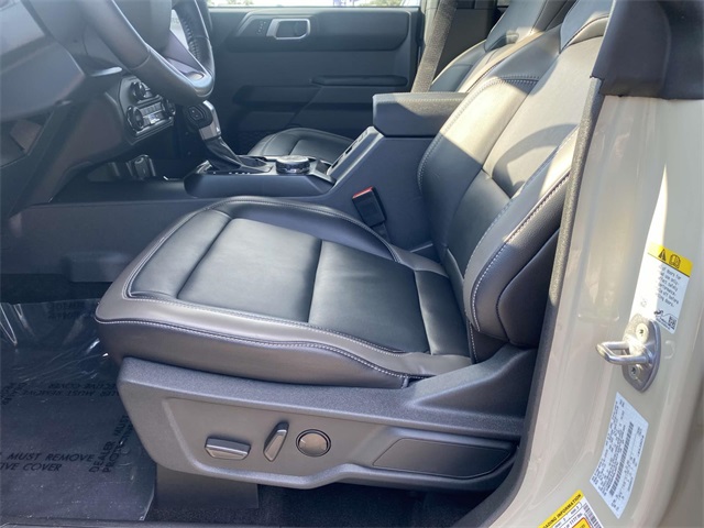 2025 Ford Bronco Outer Banks photo 12