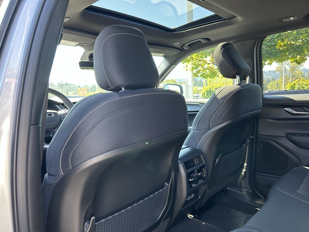 2025 Jeep Grand Cherokee Laredo X photo 23