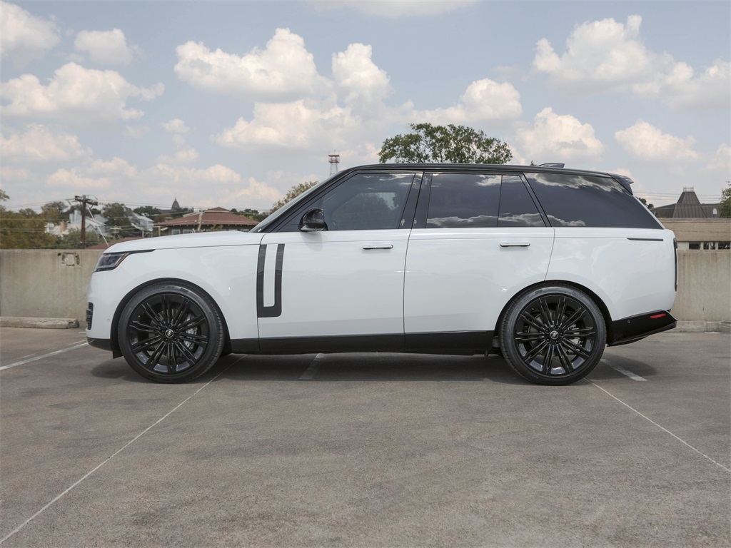 2025 Land Rover Range Rover SE photo 3