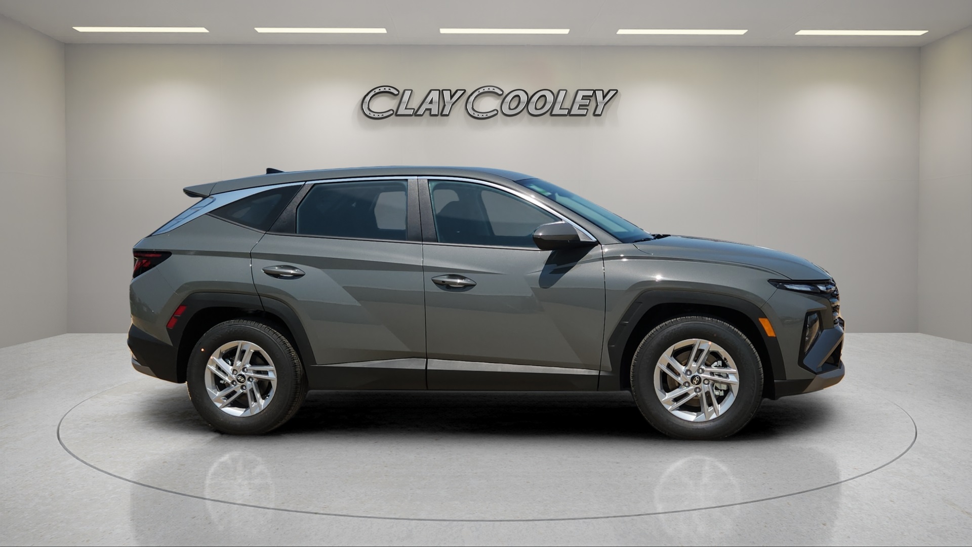 2026 Hyundai Tucson SE photo 2