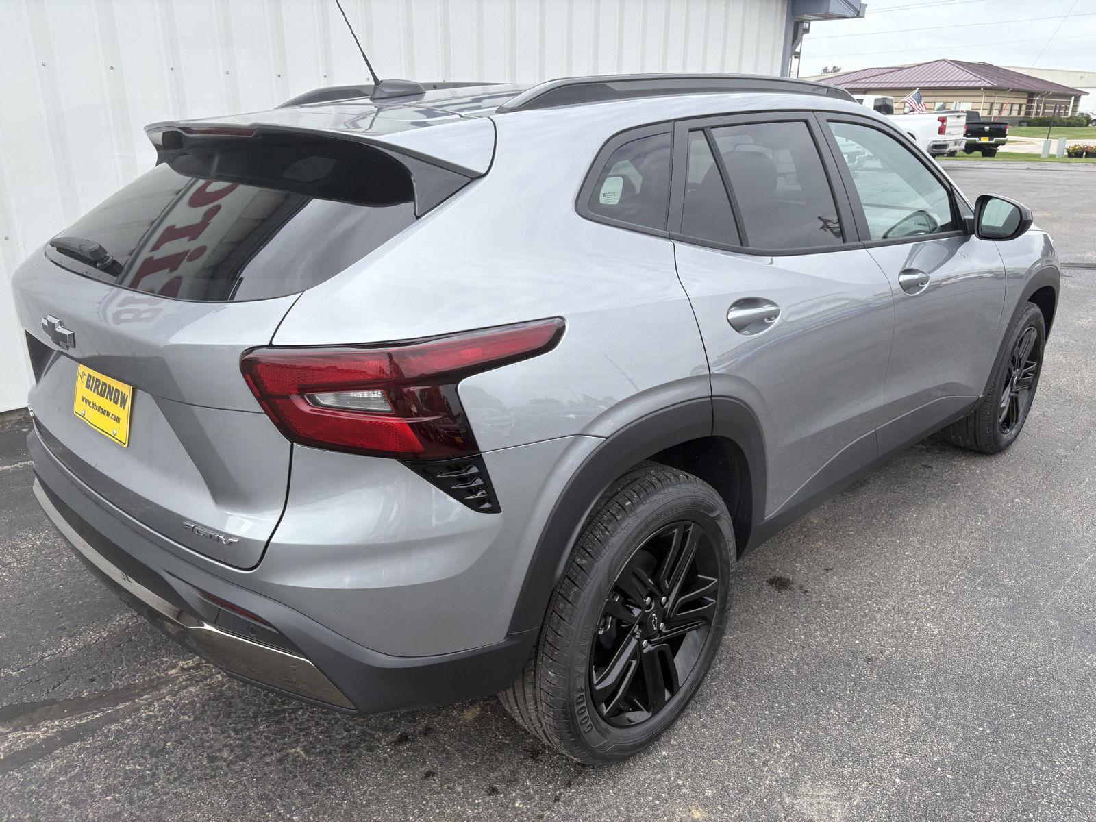 2025 Chevrolet Trax ACTIV photo 2