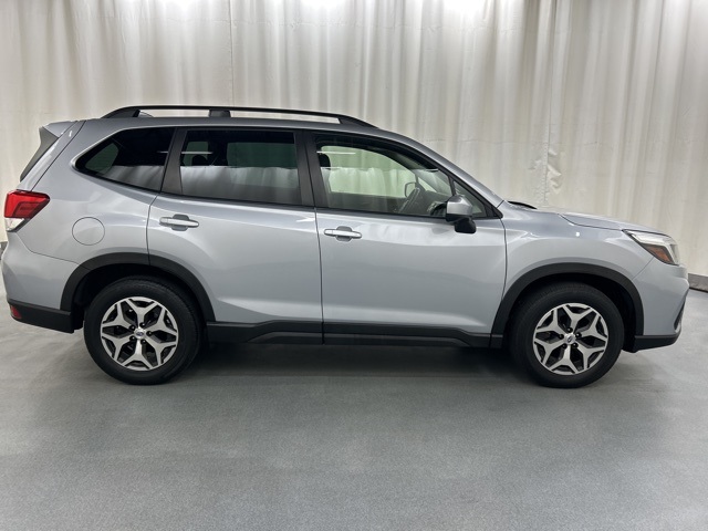 2021 Subaru Forester Premium photo 5