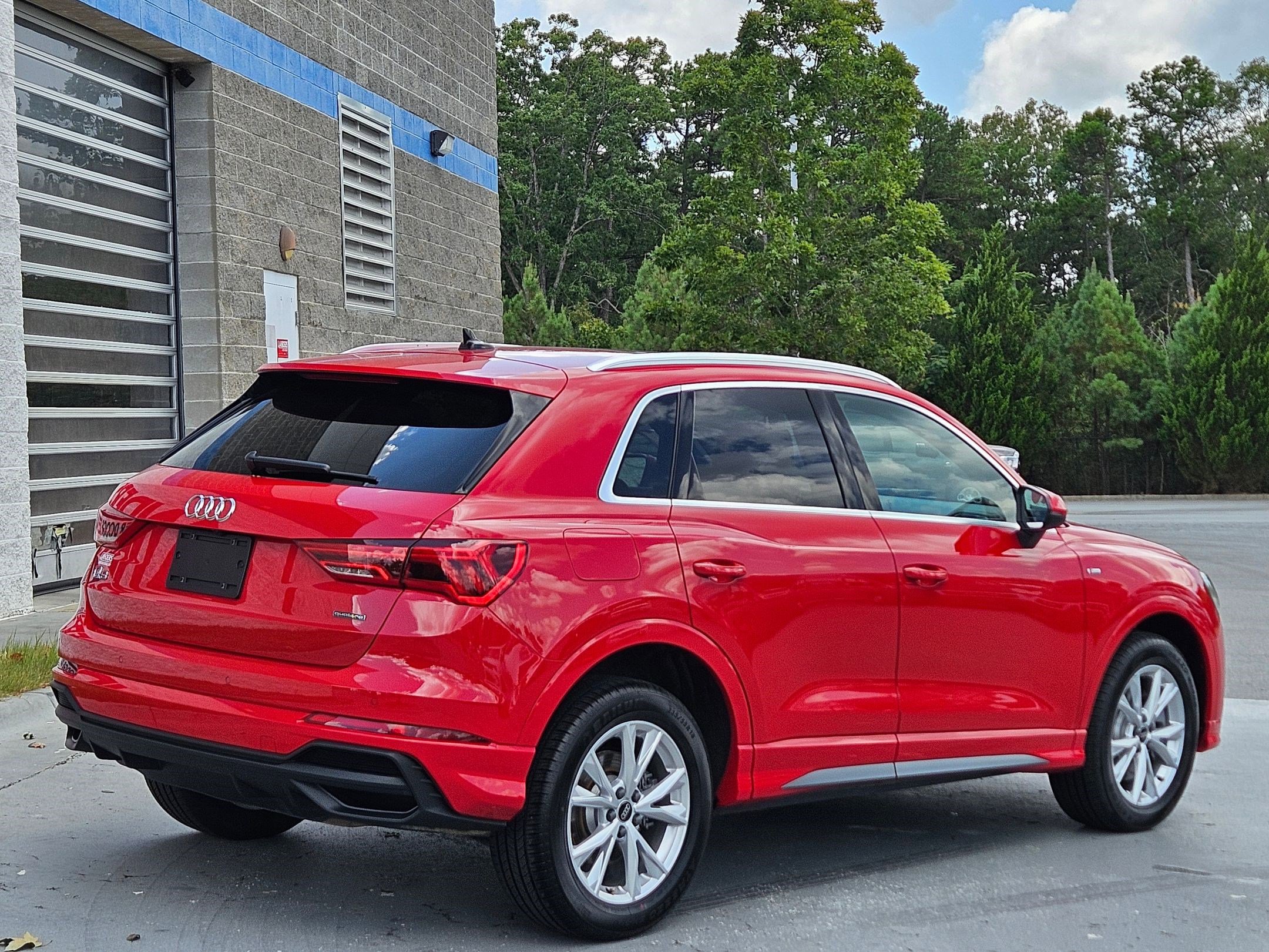 2024 Audi Q3 S line Premium photo 4