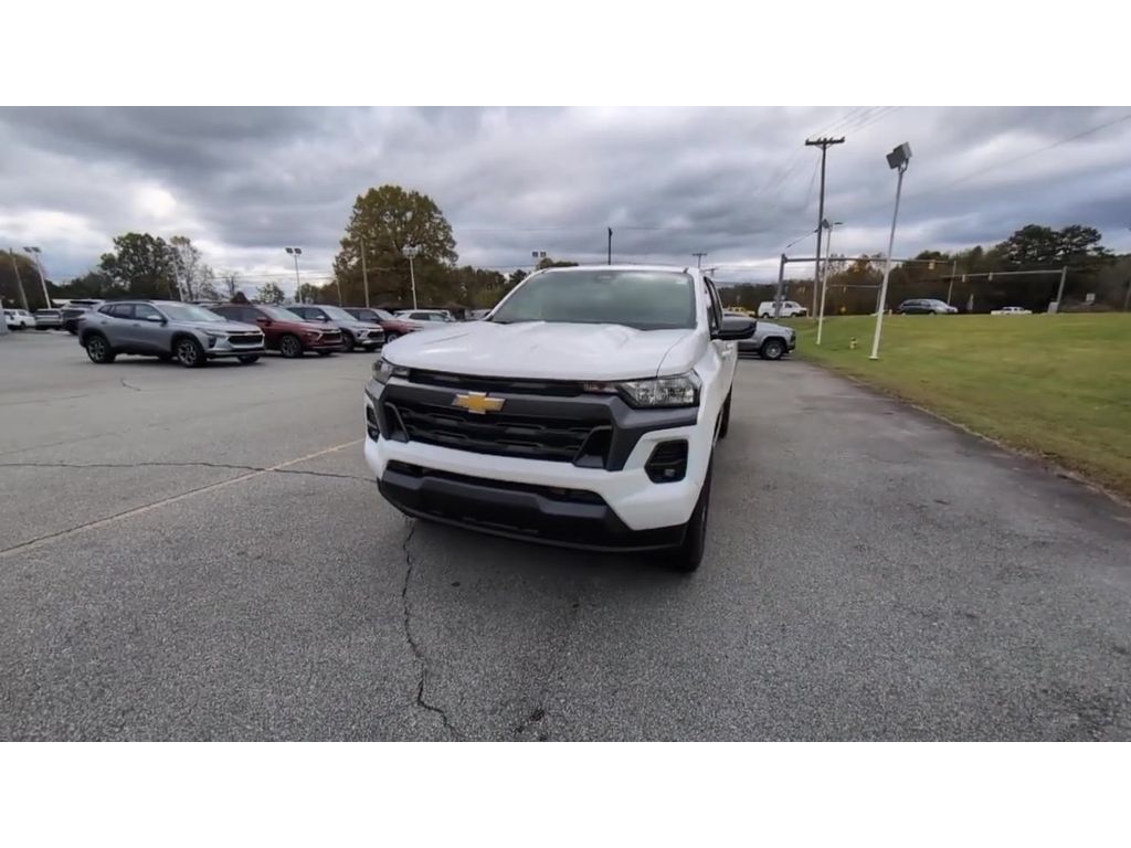 2024 Chevrolet Colorado LT photo 3