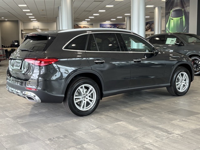 2026 Mercedes Benz GLC 300 photo 2