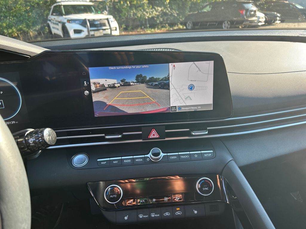 2023 Hyundai Elantra SEL photo 14