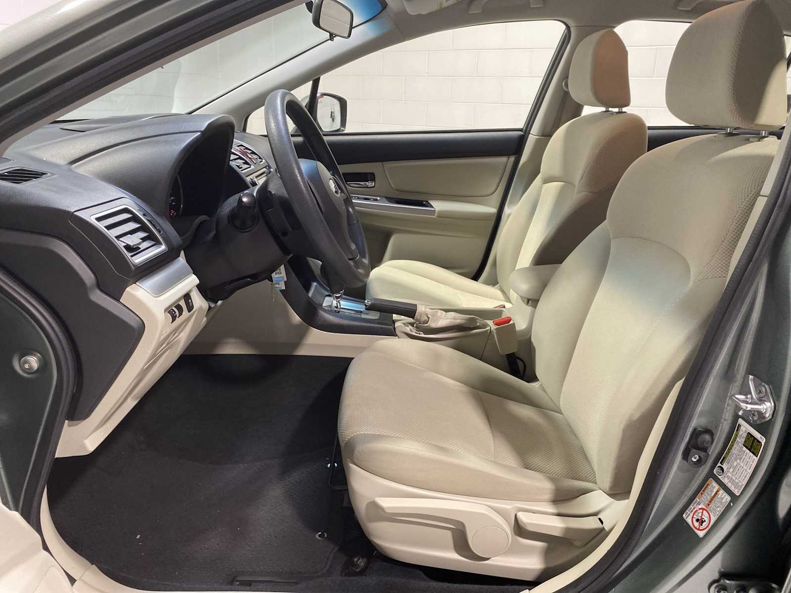 2016 Subaru Impreza 2.0i Premium photo 2