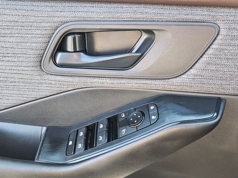 2023 Nissan Rogue S photo 27