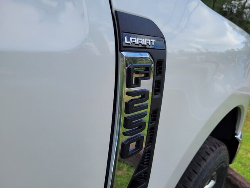 2025 Ford F-250 Lariat photo 11