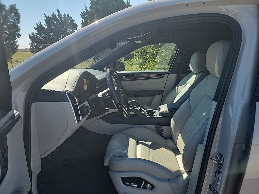 2021 Porsche Cayenne Coupe S photo 4