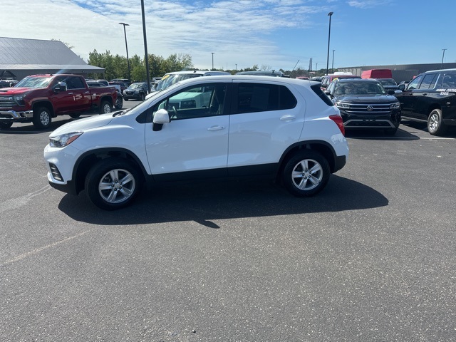 2022 Chevrolet Trax LS photo 4