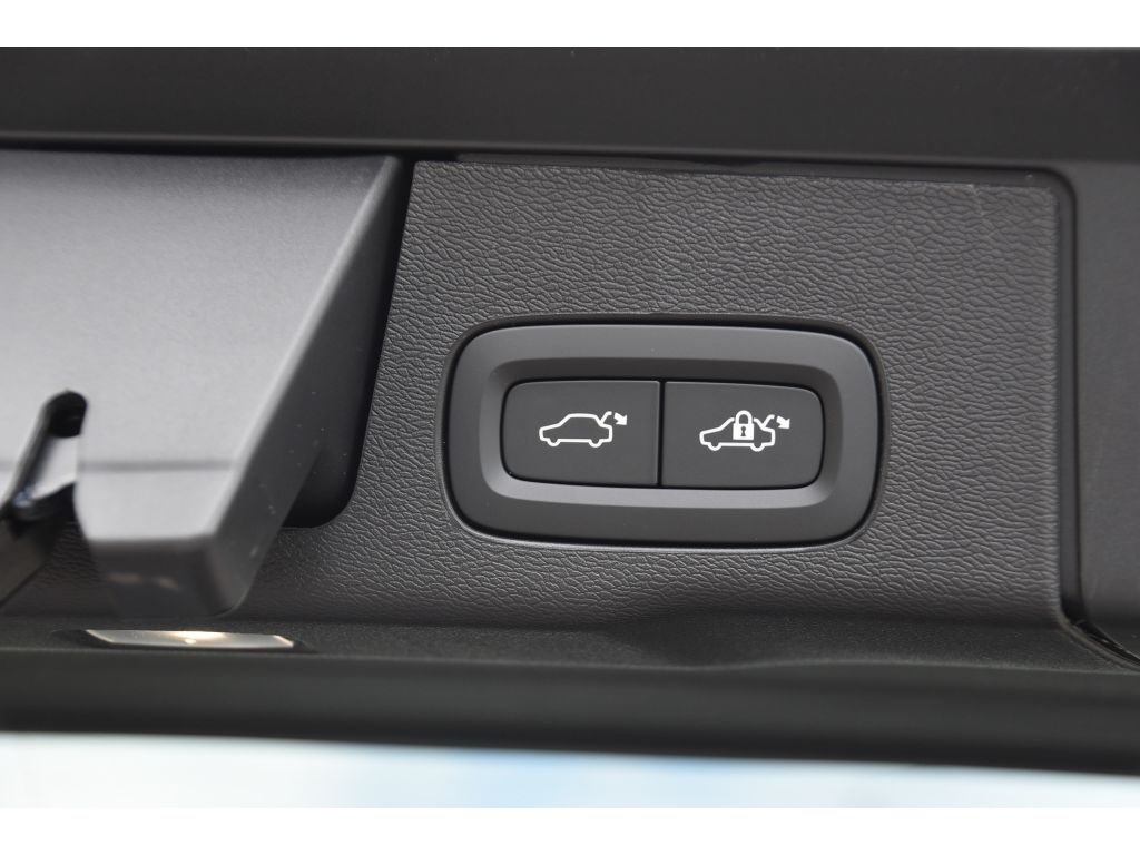 2026 Volvo XC60 B5 Plus photo 22