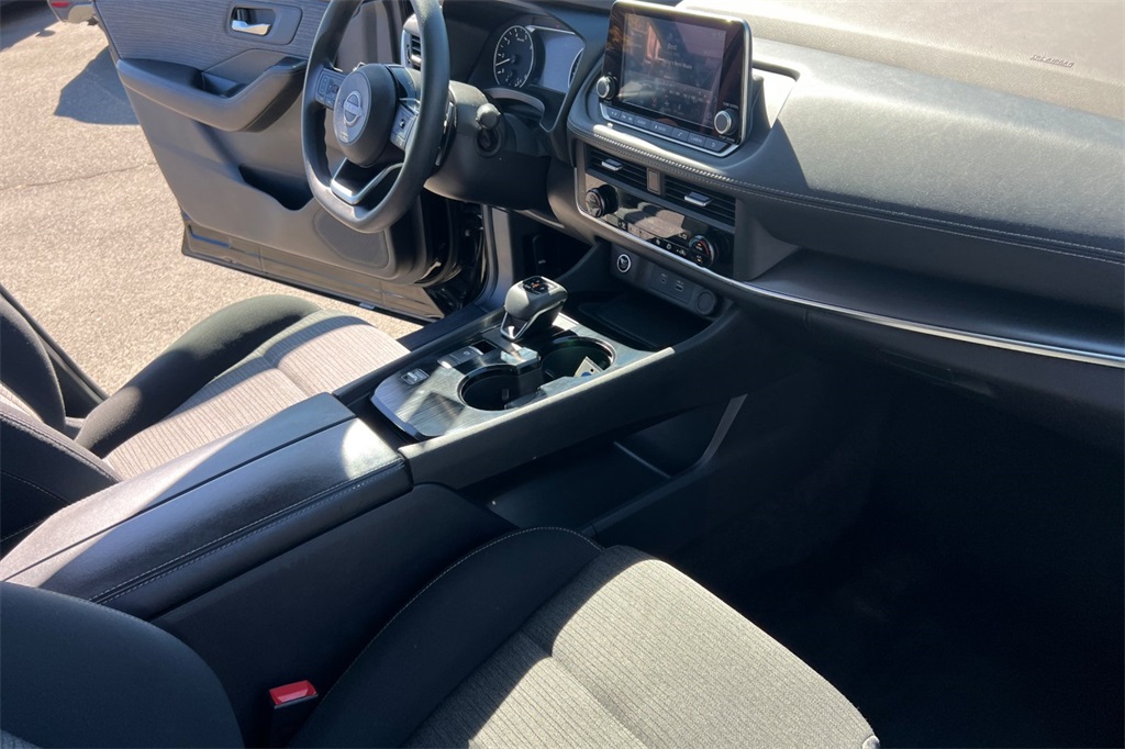 2023 Nissan Rogue SV photo 19