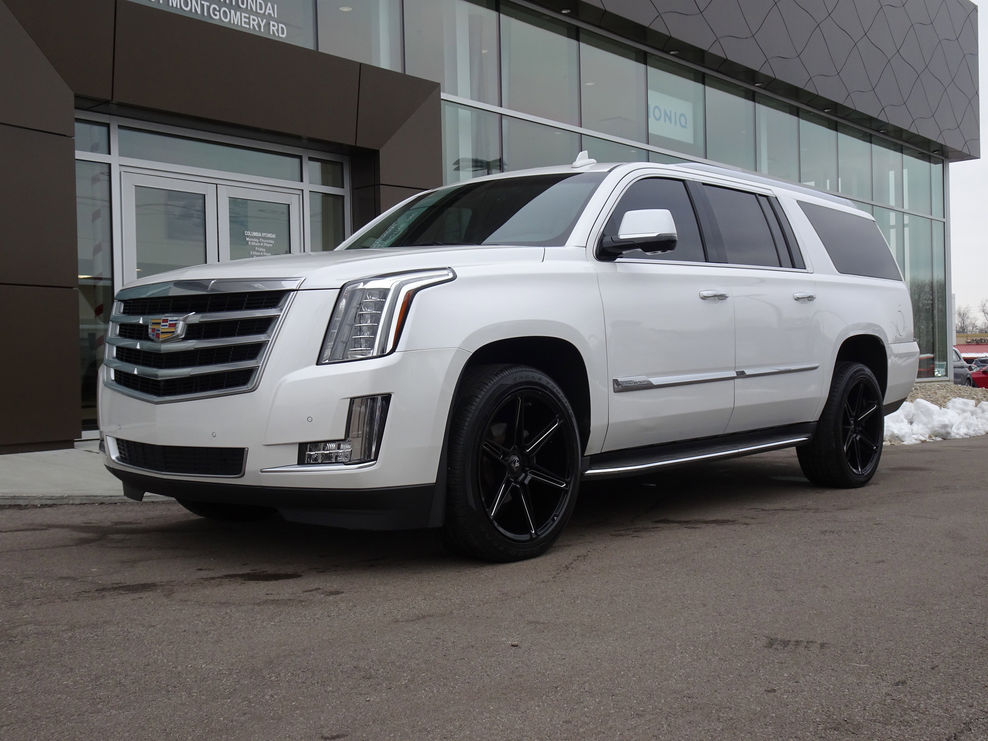 2016 Cadillac Escalade ESV Luxury's photo