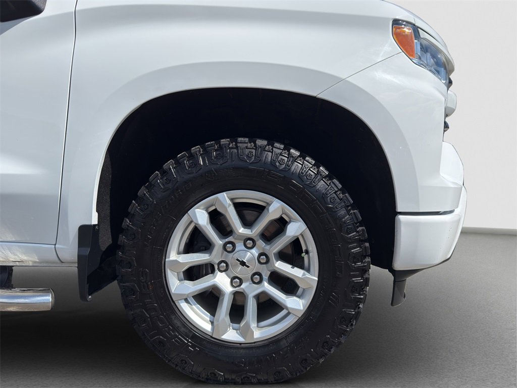 2023 Chevrolet Silverado RST photo 2