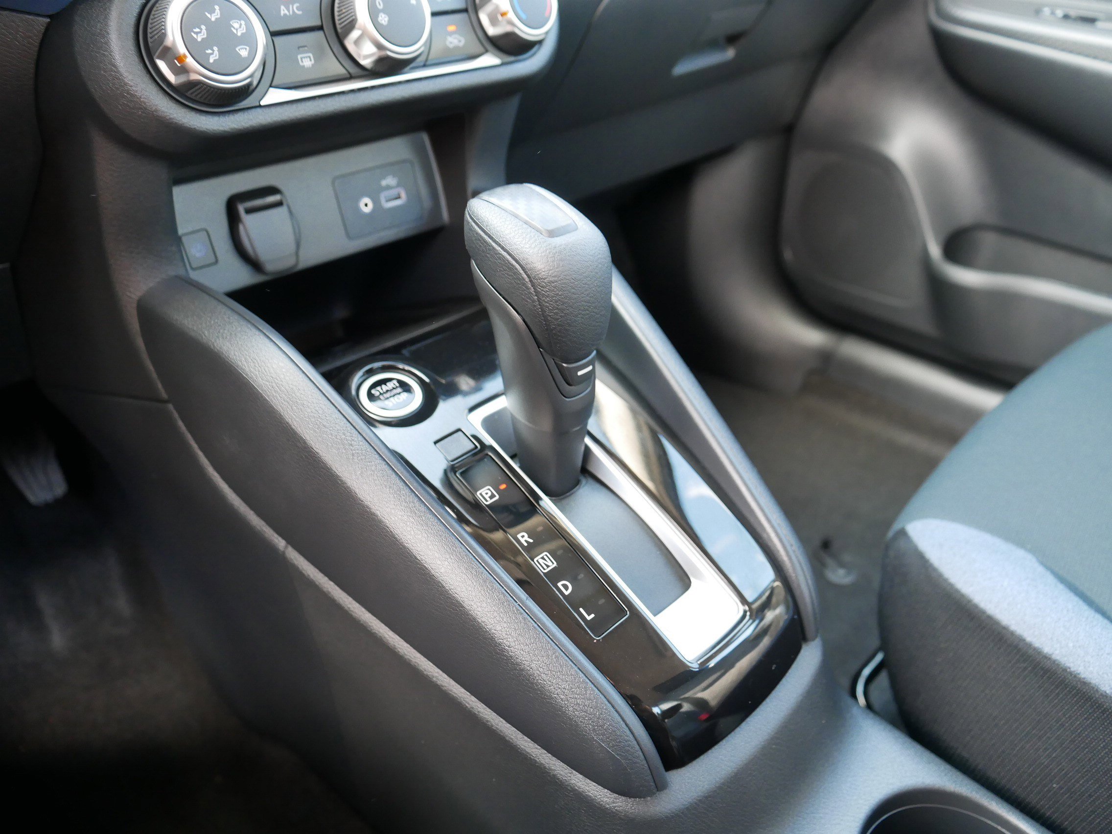 2024 Nissan Versa SV photo 21