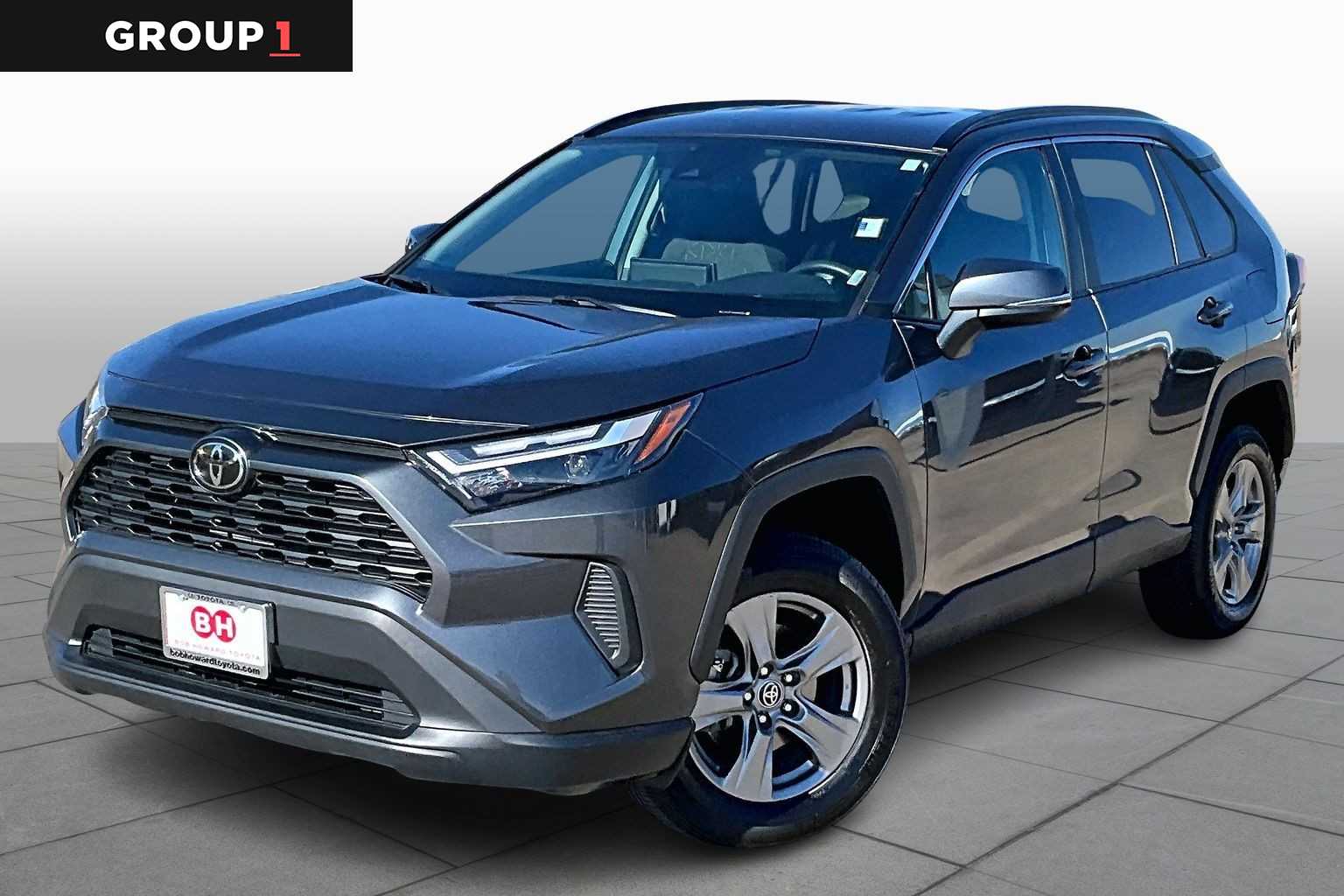 2024 Toyota RAV4 XLE's photo