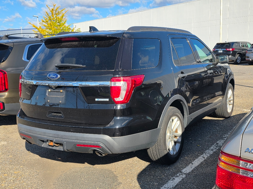 2016 Ford Explorer Base photo 2