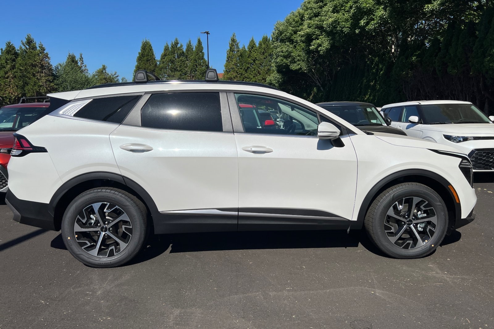 2025 Kia Sportage EX photo 2