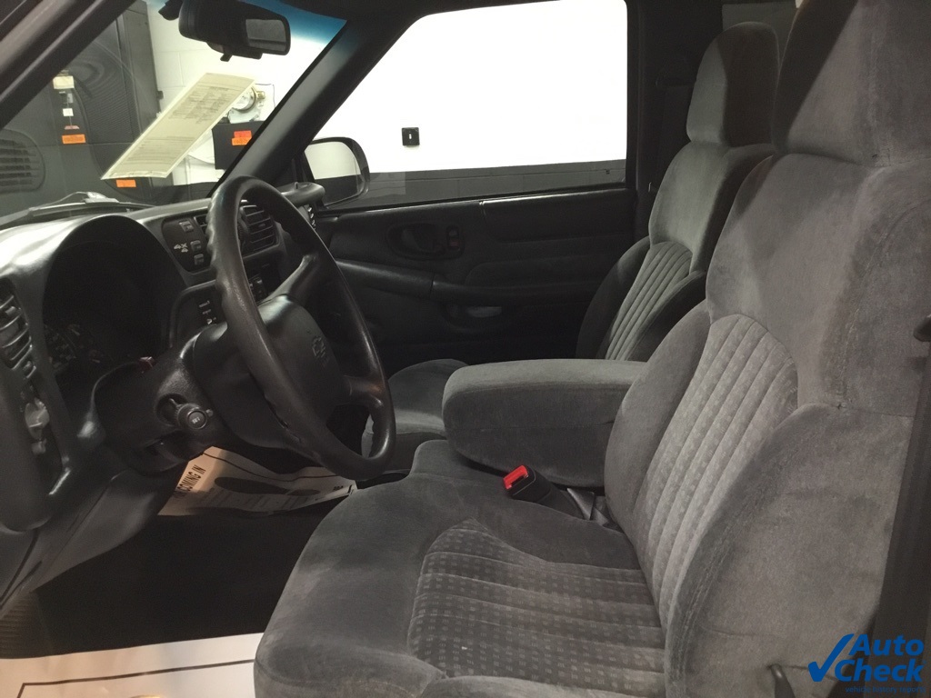 2000 Chevrolet S-10 Pickup photo 25
