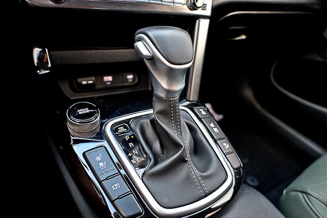 2024 Kia Seltos SX photo 25