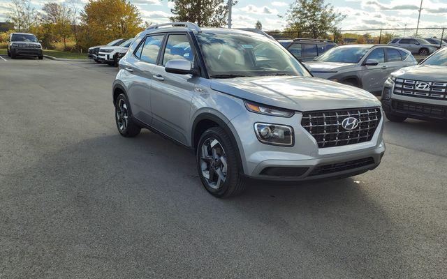 2026 Hyundai Venue SEL photo 4