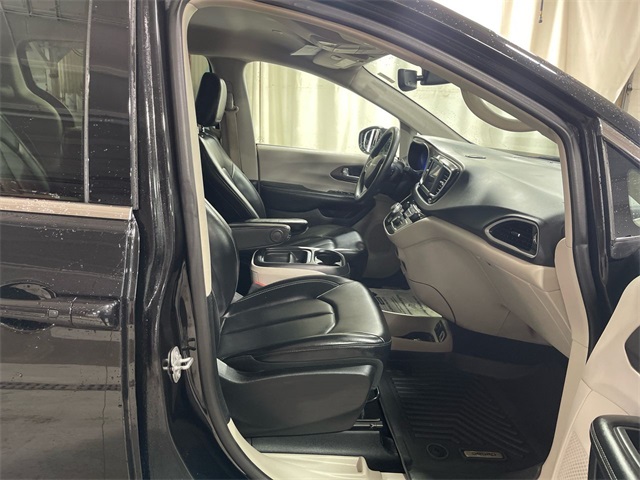 2021 Chrysler Voyager LXi photo 24