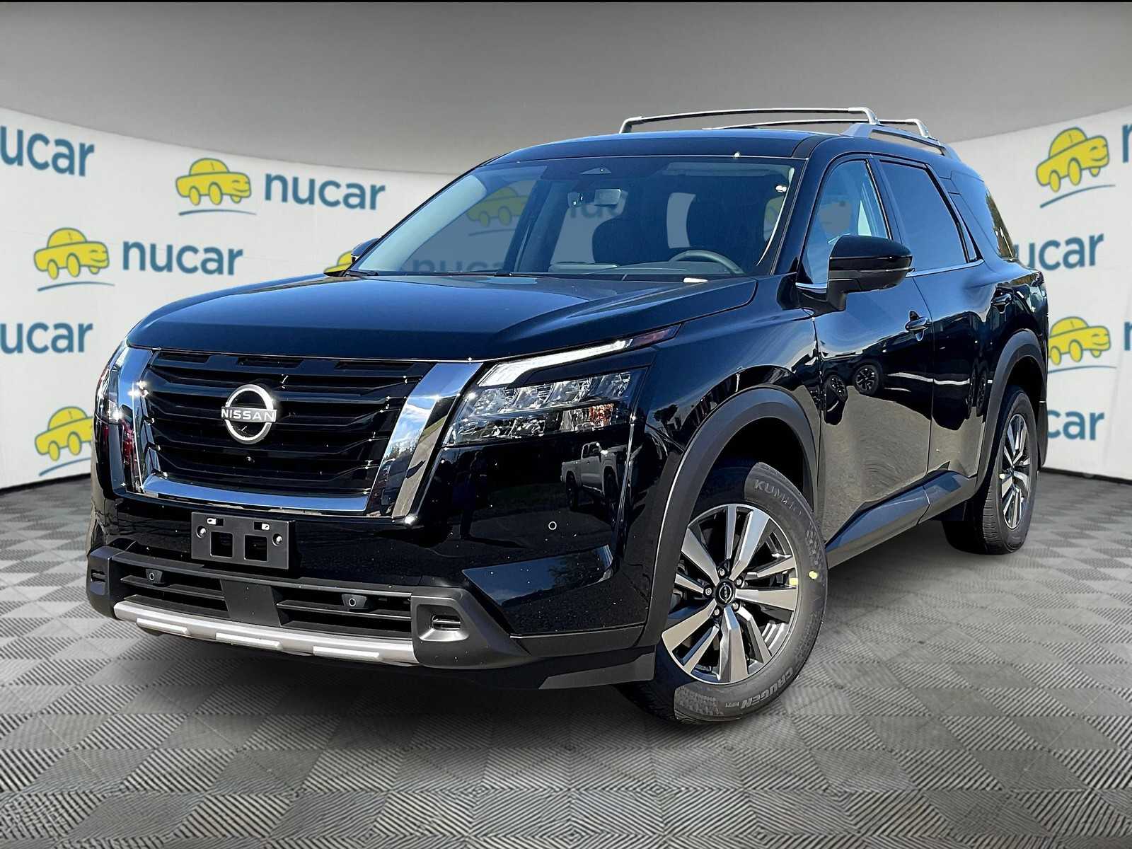 2025 Nissan Pathfinder SL photo 2