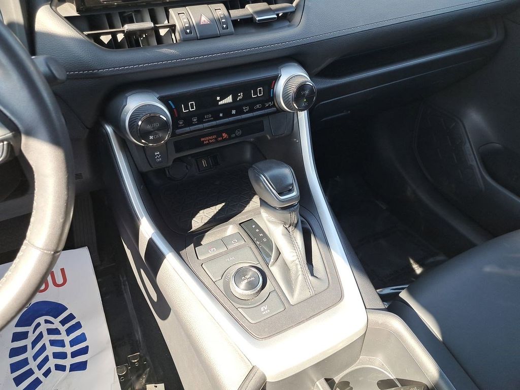 2022 Toyota RAV4 Hybrid XLE Premium photo 19