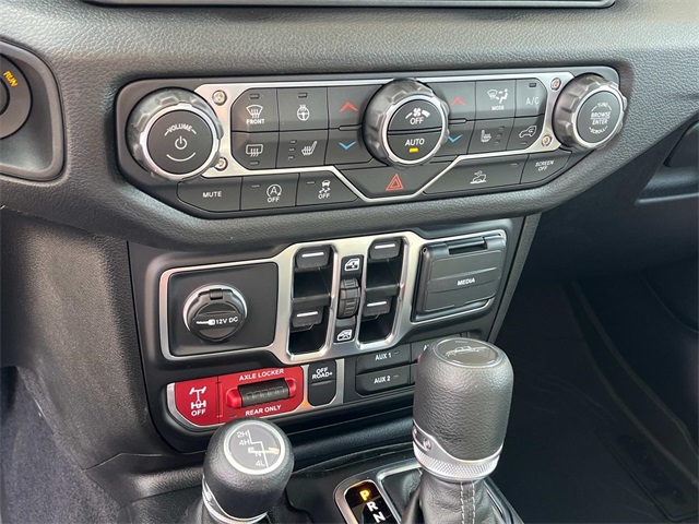 2025 Jeep Gladiator Willys photo 24
