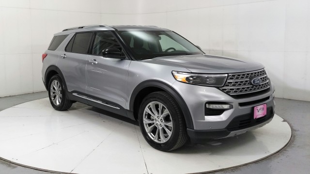 Used 2023 SILVER Ford Limited image 7