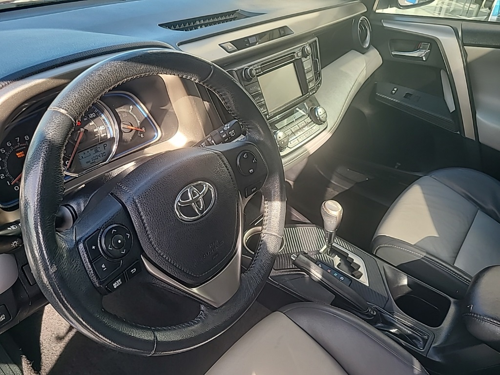 2015 Toyota RAV4 Limited photo 7