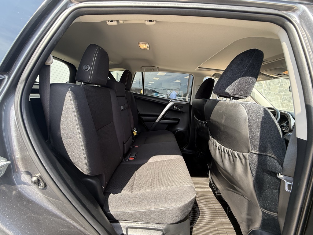 2017 Toyota RAV4 Hybrid XLE photo 12