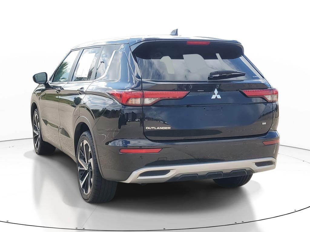 2024 Mitsubishi Outlander SE photo 3