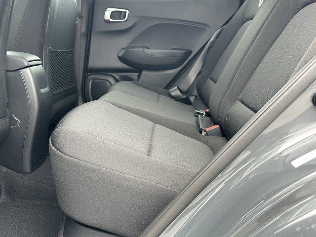 2025 Hyundai Venue SE photo 18