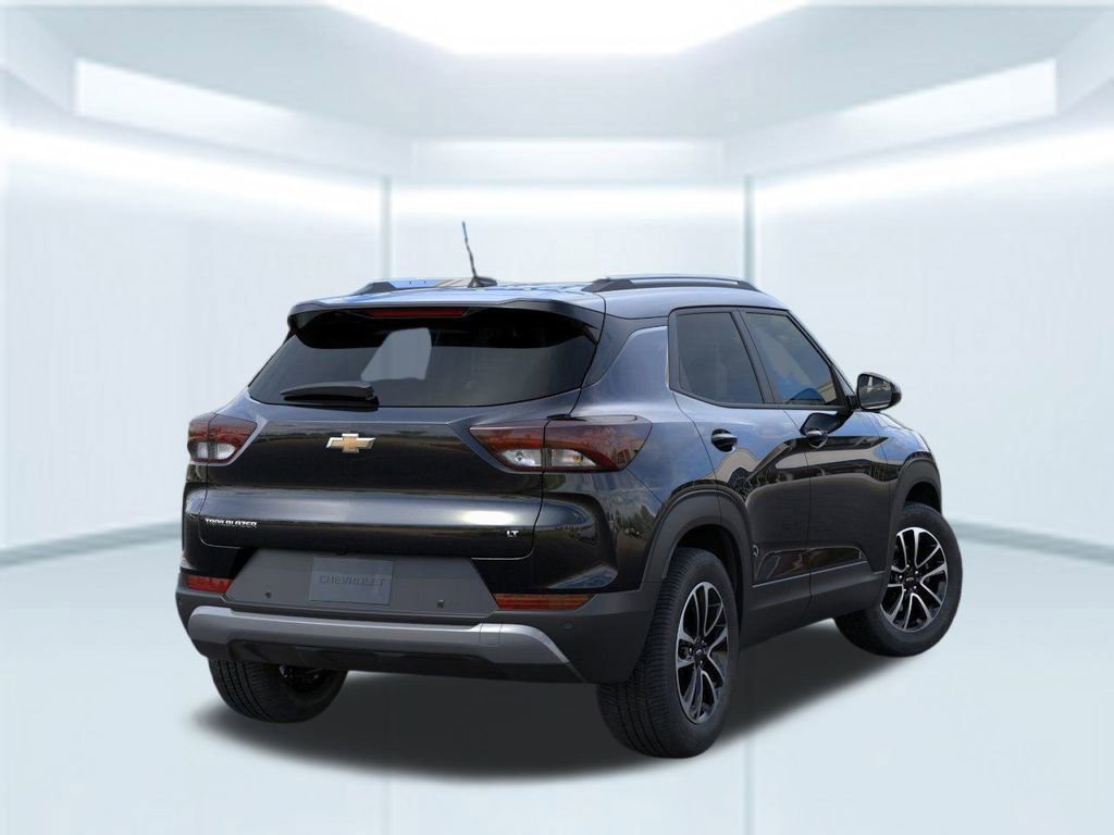 2026 Chevrolet Trailblazer LT photo 2