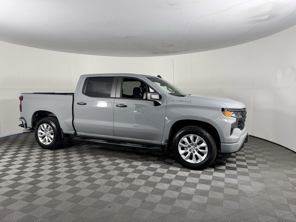 2024 Chevrolet Silverado 1500 Custom photo 2
