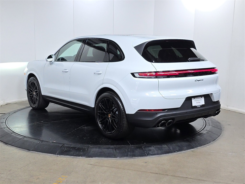 2025 Porsche Cayenne photo 9