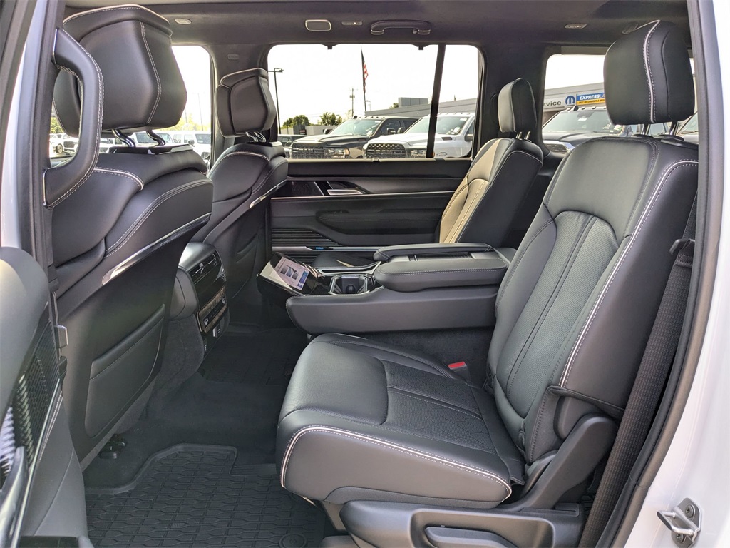 2024 Jeep Grand Wagoneer II photo 20