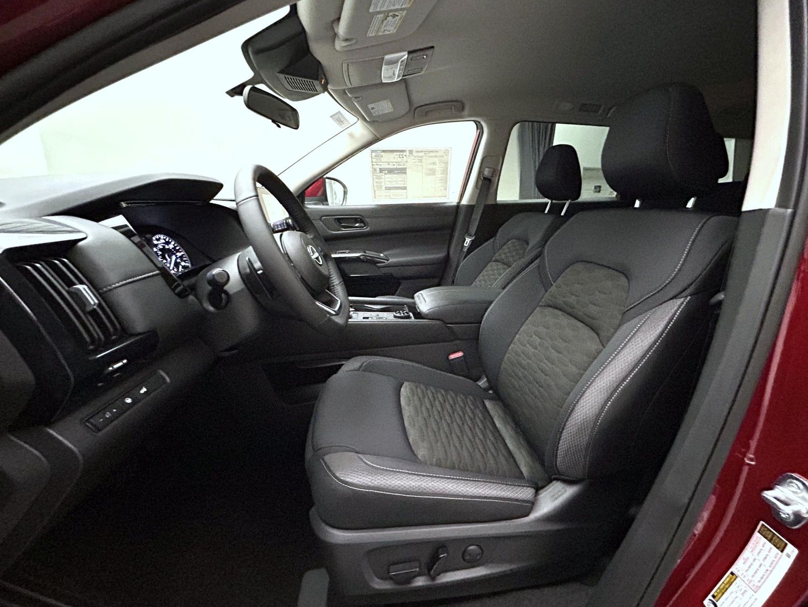 2025 Nissan Pathfinder SV photo 10