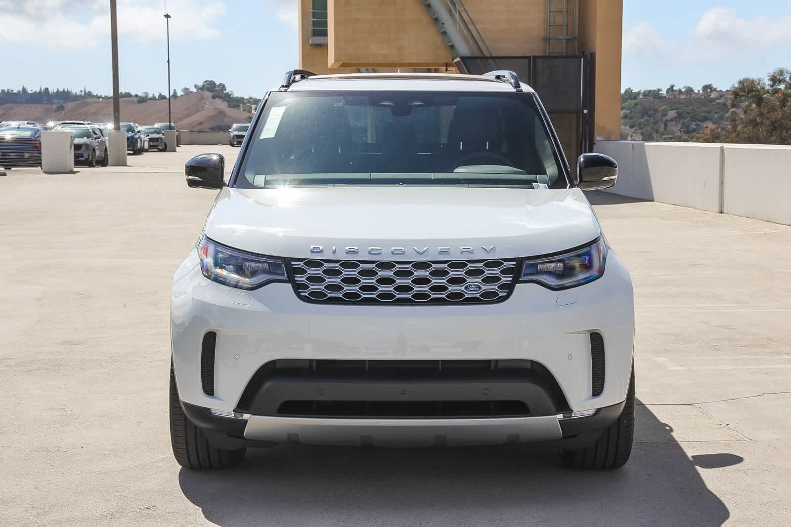 2026 Land Rover Discovery S photo 2