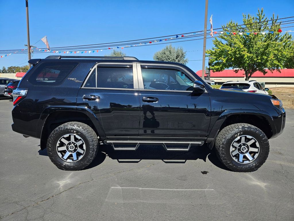 2021 Toyota 4Runner TRD Off-Road Premium photo 3