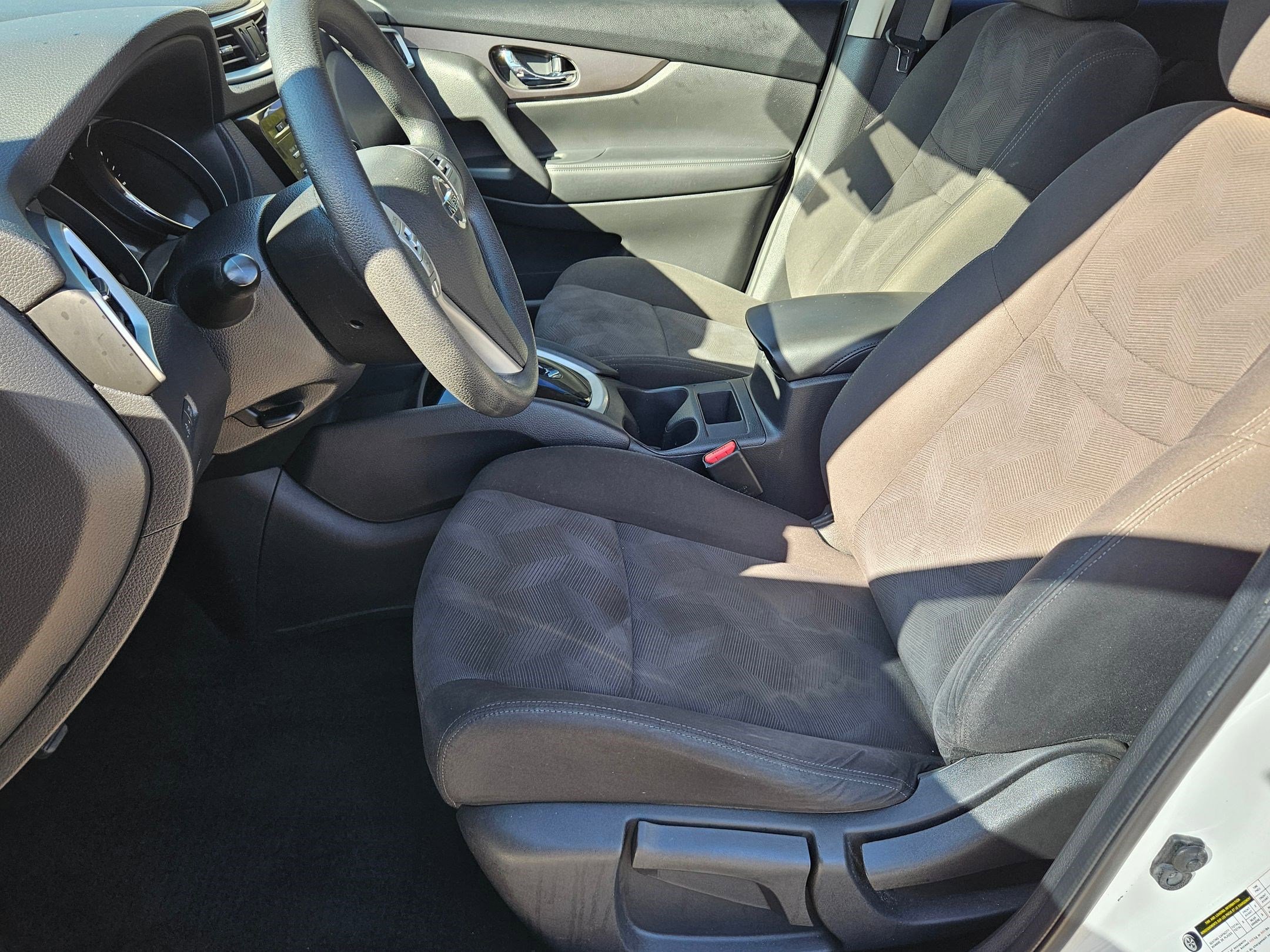 2016 Nissan Rogue S photo 15