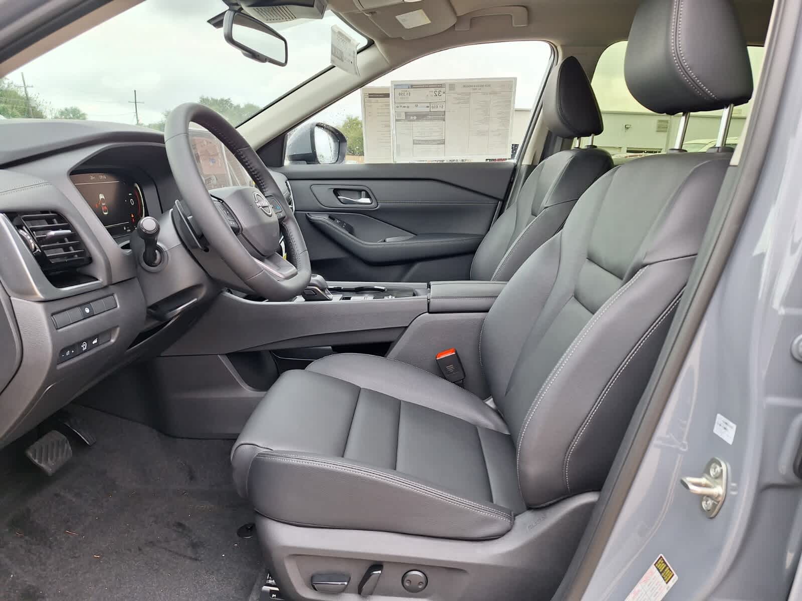2025 Nissan Rogue SL photo 11
