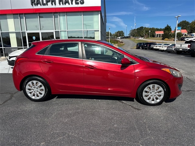 2017 Hyundai Elantra GT Base photo 2