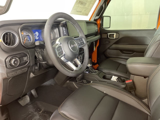 2025 Jeep Wrangler Sahara photo 21