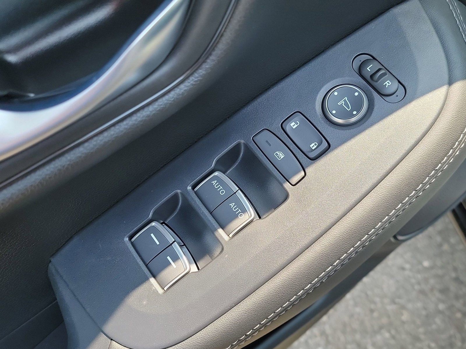 2026 Honda HR-V EX-L photo 3