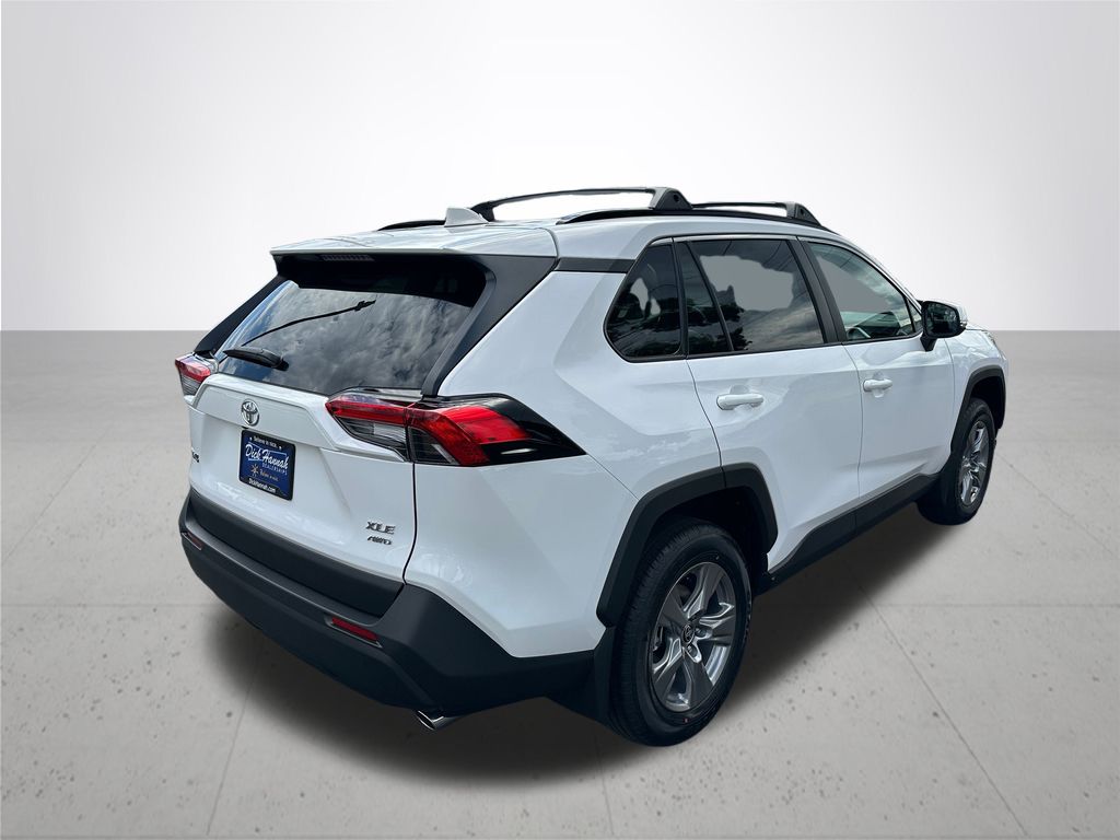 2025 Toyota RAV4 XLE photo 7