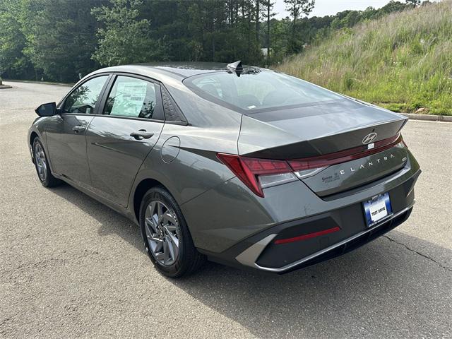 2025 Hyundai Elantra Hybrid photo 3